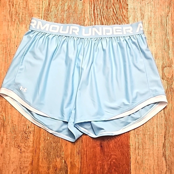 Under Armour women's shorts - Picture 1 of 3